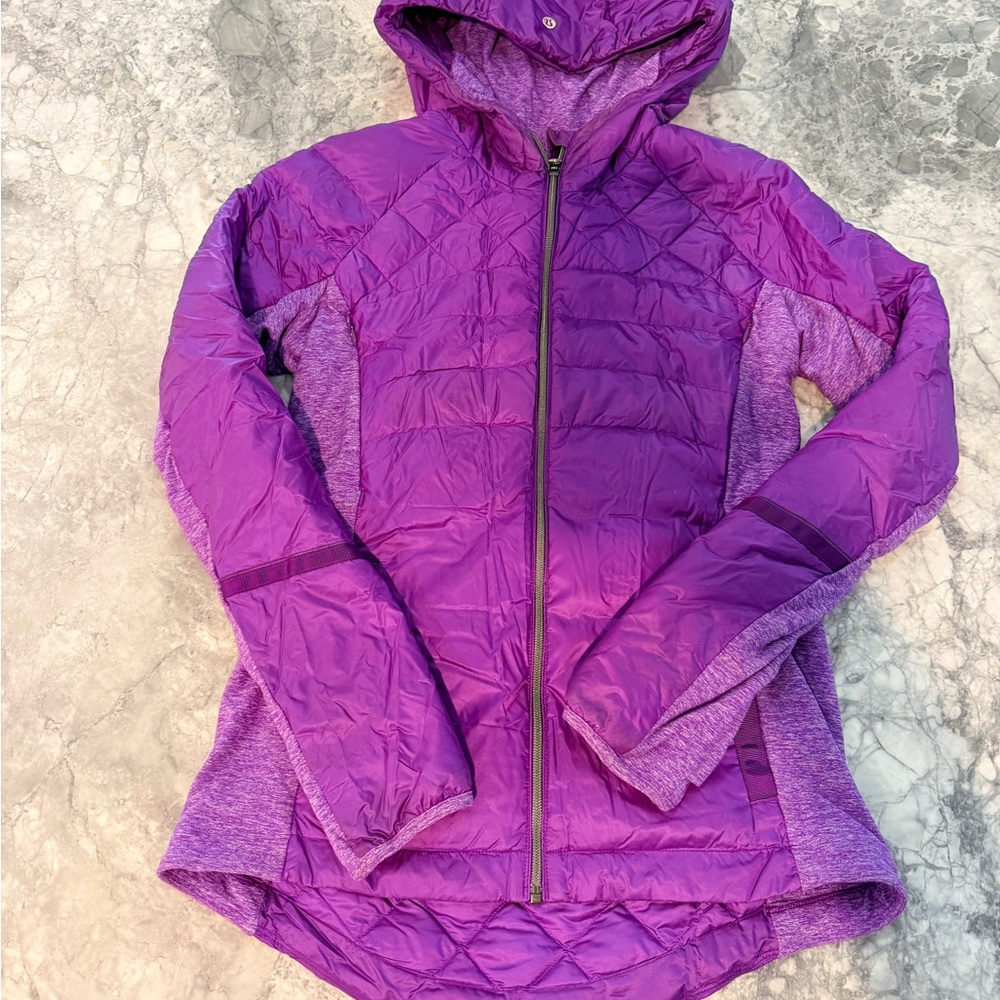 Lululemon Down For a Run Jacket in a beautiful purple, size 8, EUC 💜